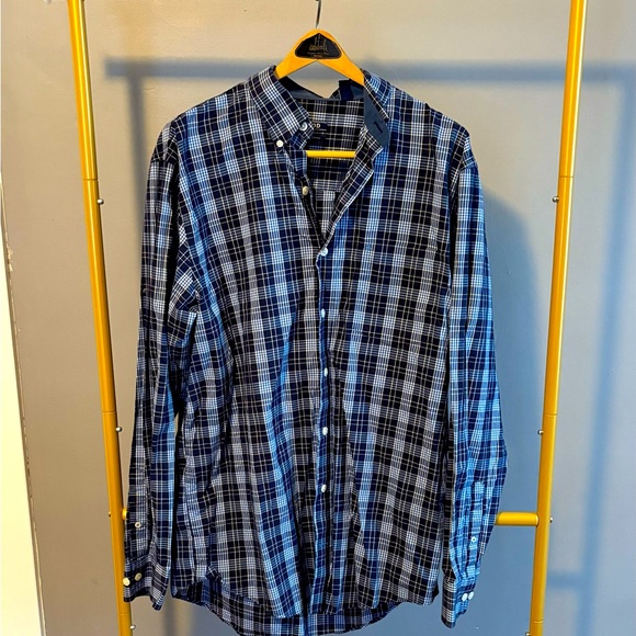 IZOD Premium Essentials Button Down - L - Picture 1 of 4